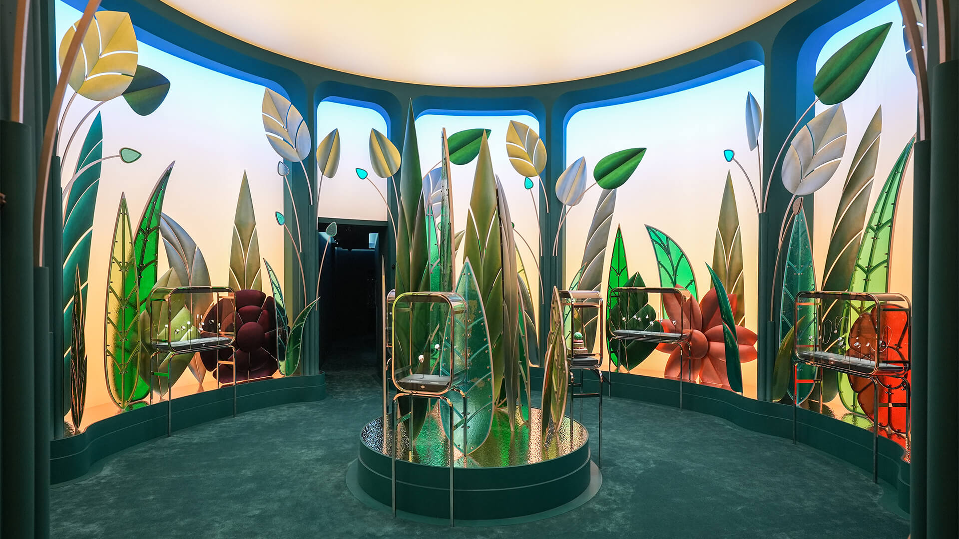 The Wondrous Universes of Van Cleef & Arpels  