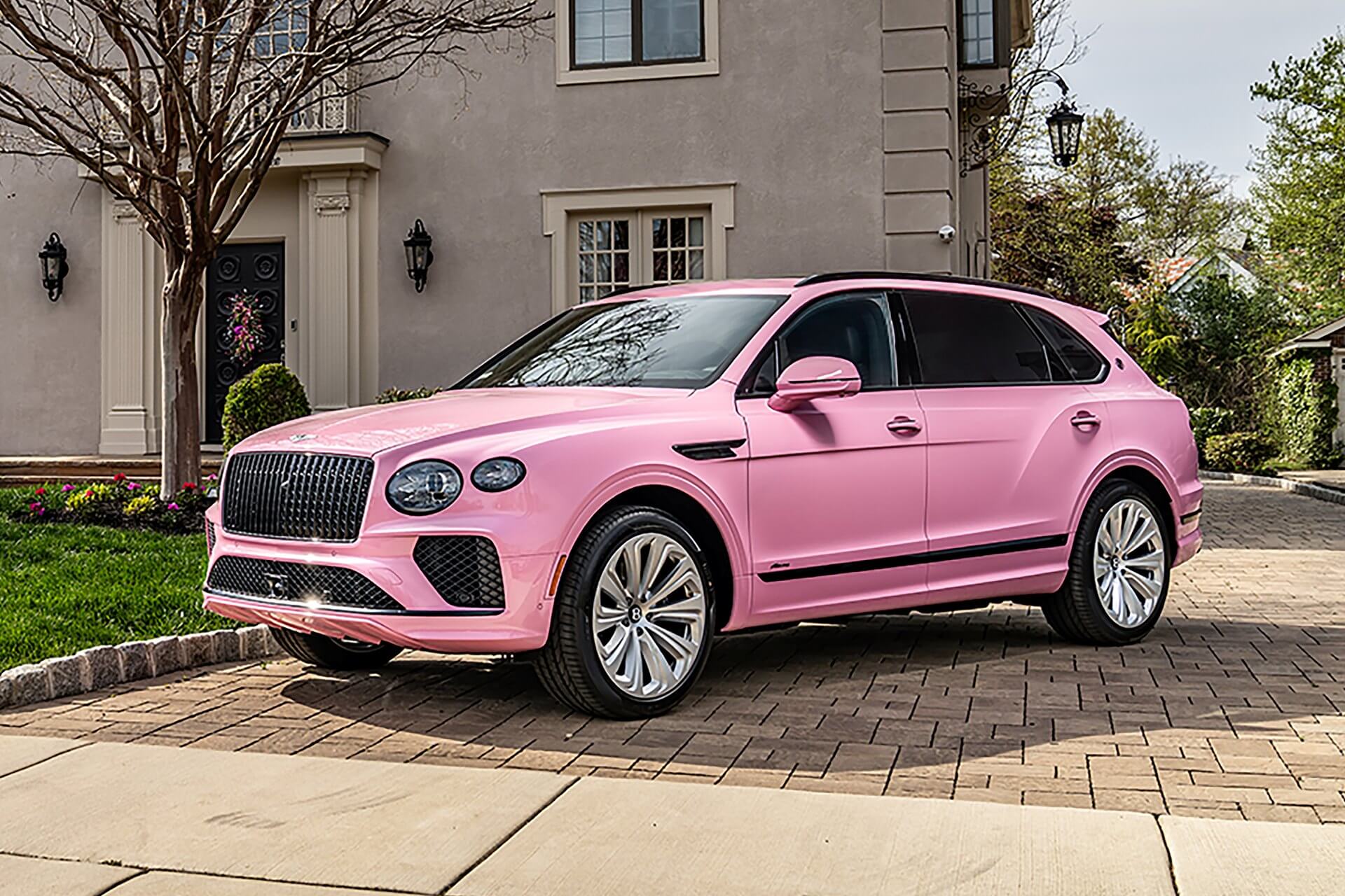 Bentley ให้ผู้ใช้รถดีไซน์สีภายนอกของ Bentayga ได้ตามต้องการกับเฉดสีใหม่กว่า 111 สี