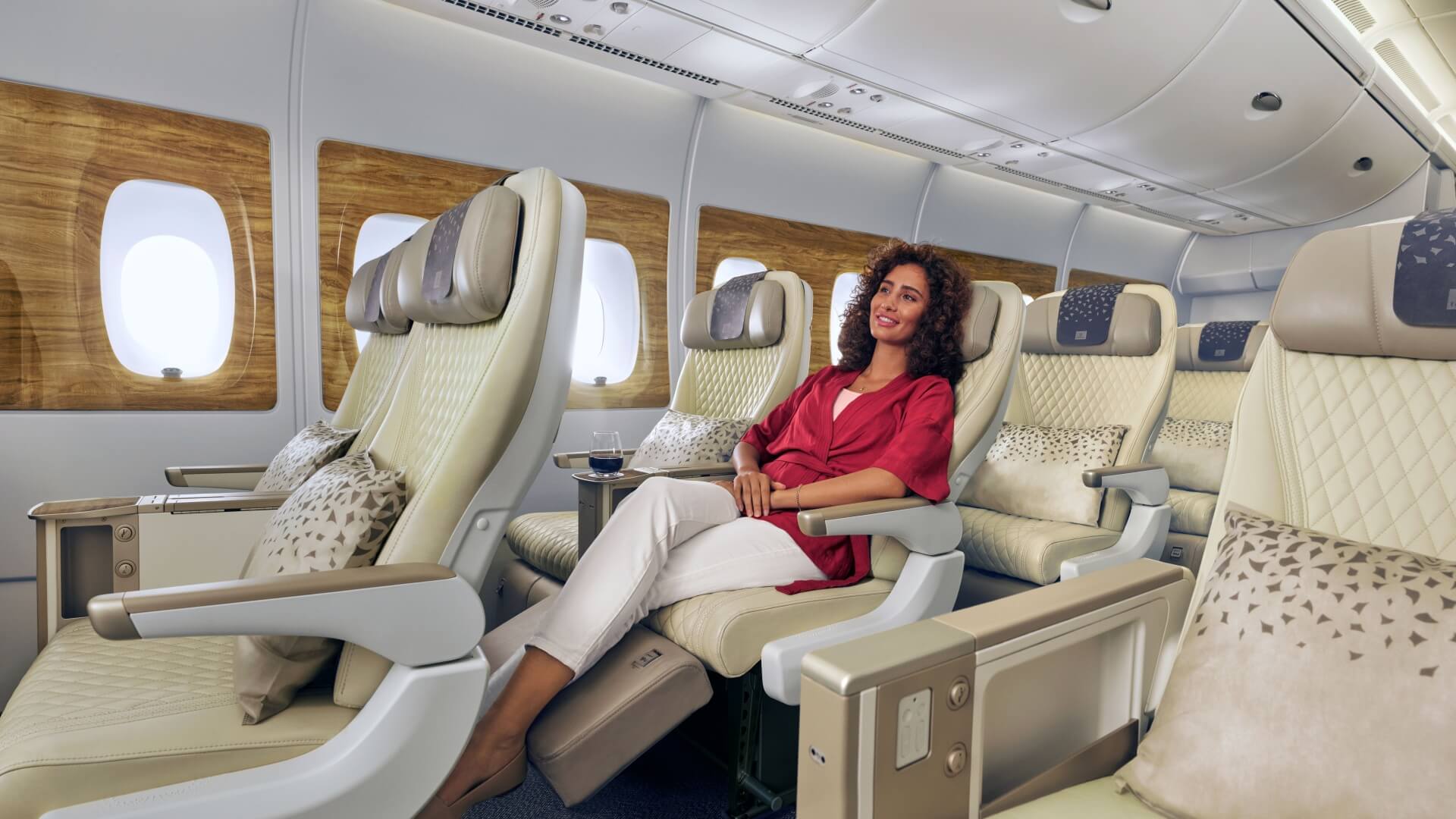 ถอดรหัสความคุ้มแบบมีคลาสกับ Premium Economy ที่นั่งใหม่เส้นทางกรุงเทพ – ดูไบของ Emirates