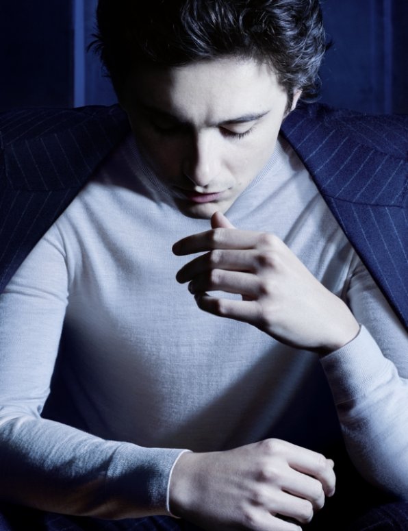 นักแสดง ทิโมธี ชาลาเมต์ (Timothée Chalamet) ผู้เป็นตัวแทนชายหนุ่มรุ่นใหม่ที่อบอุ่น ลึกลับ และน่าหลงใหล ในแบบฉบับ Bleu de Chanel L’Exclusif 2