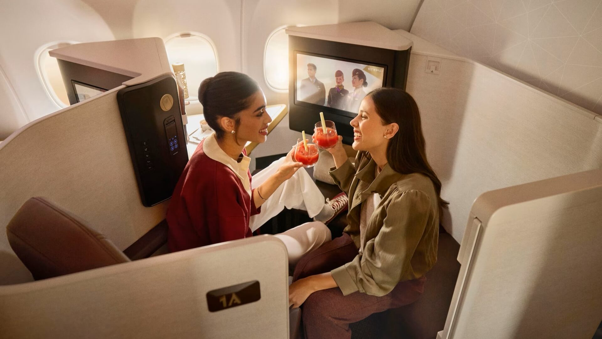 สายการบิน Etihad เปิดเที่ยวบินปฐมฤกษ์เครื่องบิน A321LR จากอาบูดาบีสู่ภูเก็ต